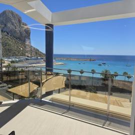 LUXURY BEACH PENTHOUSE With Rooftop Grill, 3 terraces, khách sạn ở Calpe