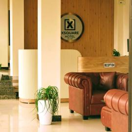 Xsquare Hotel, hotel a Garubhāsa