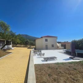 Olive Hill Guest House, hotel di Limenas