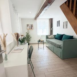 La Green - Maison 4 pers, terrasse privée, lisière de forêt، فندق في كومبيان