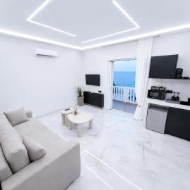 Christinas Luxury Apartments, hotel sa Artemida