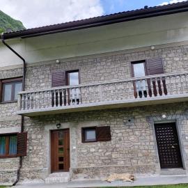 Guest House DRINI, hotel in Vusanje