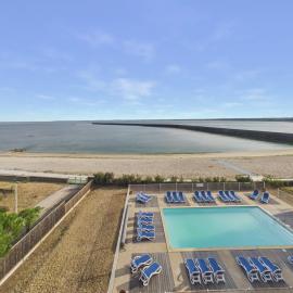 Appartement pour 2 vue mer & piscine، فندق في لو كروازيك