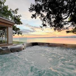 VILLA-29 Spa, Sauna, Sunset & Waterfront View, хотел в Sainte-Petronille