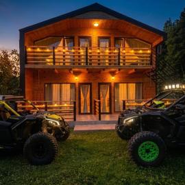 The Wildwood Basecamp - Patarlagele, hotel en Pătîrlagele