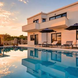 Pranvera Villa Sea View & Pool، فندق في Dhrámia