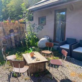 Cozy studio in Ohey 15 m² with garden, hotel in Ohey