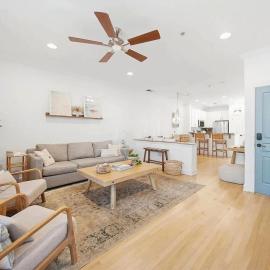 Urban Retreat Walk to Stadiums & Uptown, including Parking & Home Gym, hotel in Charlotte