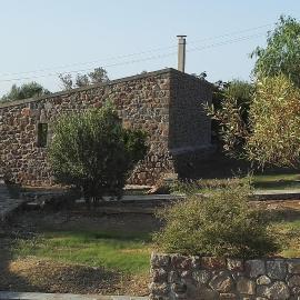 To Spitaki House, hotel di Perdhika