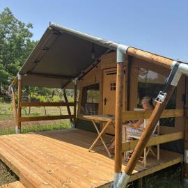 Vulture Glamping, hotel Melfiben