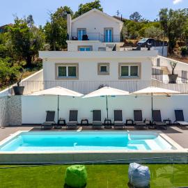 Boutique River Houses with Pool, Terrace and Garden by HostWise, hotel i Pedorido