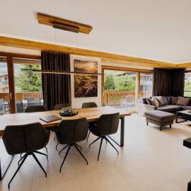 Mountain Lodge Leogang-Premium Apartment, Balkon, Bergblick, Kamin, Sauna، فندق في ليوغانغ