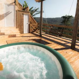 Casa Verde at Hacienda Serena with Mountain View & River, hotell i Las Marias
