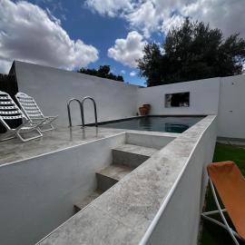 Juniors Country House, hotel in Vila Boim