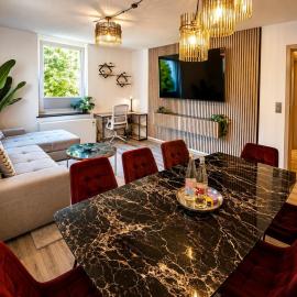 LUXX HOME RV-Modernes 3-Zimmer-Apartment-Parkplatz