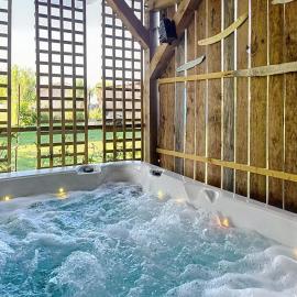 La CoCasserie - 5-Bedroom Villa with Hot Tub - Blayais