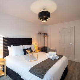 Stylist 2-Bedroom Flat - Watford Central