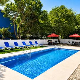 Dog Friendly Heated Pool Hot Tub 5Min to Beach