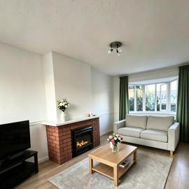 Stylish & Comfortable Home in the Heart of Louth