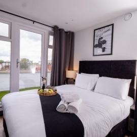 Brand-New Top-Floor Flat with Stunning Balcony & Parking