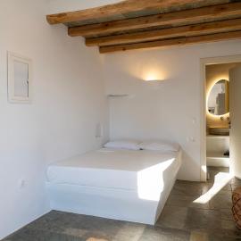 Modern Cycladic Retreat in Skalados, hotel in Tinos