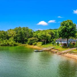 Lakefront Mountain Oasis
