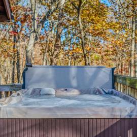 Woods Song -- Hot Tub - Pet Friendly - Wifi - King Bed - Woods Resort - Golf Nearby - Pool Pass - Spa - Grill - Fireplace