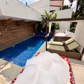 Loft Lujo Estilo y Diseño, alberca con calefacción! Cuernavaca somos los únicos en ofrecerte 2 jacuzzis tipo Spa con agua caliente y sistema de hidromasaje, elegante y amplia cama de alberca, 3 Smart TV, terraza privada con asador de carbon, WiFi gratis!, hotell i Cuernavaca