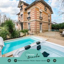 Villa Les Roches - Confort & Relaxation, hotel in La Ferté-Gaucher