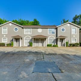 Near MSU & Historic Cotton District! Condo w/ Pool, hotel u gradu Starkvil