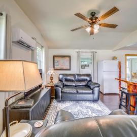 Recently Remodeled Route 66 Retreat! Claremore Gem، فندق في Claremore