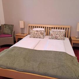 Herberge "SCHLAFEN BEI FREUNDEN", hotel di Zurndorf