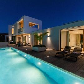 Long Lap Pool - Modern Villa - Jan Thiel Beach, hotel in Jan Thiel