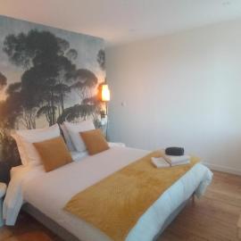 chambres d'hôtes numéro 1 Le Bedat côté jardin、Labatutのホテル