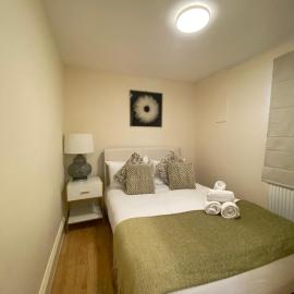 Riverside 2 Bedroom Apartment - Central Location