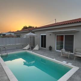 Mirror Villas, hotel a Dhorizáta