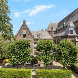 In de Pastorie Utrecht - Old rectory, just steps away from the city center: Utrecht'te bir otel