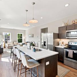 Stylish Chevy Chase Stay Walk to Dining and UK, hotel in Lexington