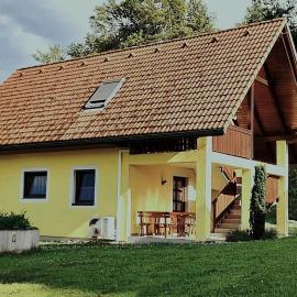 "Behagliches Ferienhaus mit zwei separaten Apartments", hotel i Leibnitz