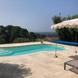 Rez-de-chaussée de villa, accès piscine، فندق في دراجوينا