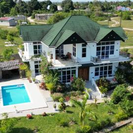 Maneri Villa and Apartments