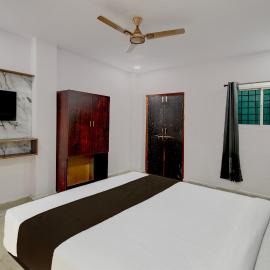 Super Hotel O iva Holiday inn, מלון בMaula Ali