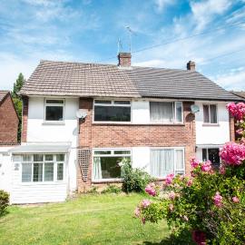 3 Bedrooms house ideal for long Stays!, hotel in Southampton