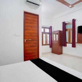 Hotel O Ahem Palace, готель у місті Akbarpur