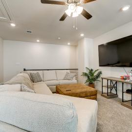 Shop, Dine, Explore! Centrally Located Plano Gem, hotel a Plano