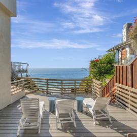OCEAN FRONT Beach HOUSE! Private Stairs to SAND!、ラグーナ・ビーチのホテル