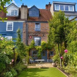 Little Heron - Boutique cottage in prime centre