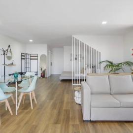 Modern Sea View Studio with Private Parking