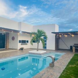 Luxury house with private pool for 12 people
