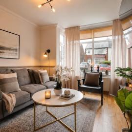 Spacious 3 Bed House with Parking in Doncaster, Hotel in Doncaster